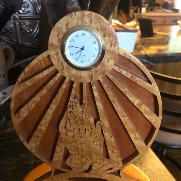 Handmade clock beautiful praying hands - Picture 2 of 6